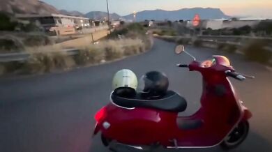 Pompino fidanzata asiatica all'aperto