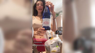 Maria Monse capezzoli duri come chiodi