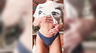 Non scherza la tipa con queste pere