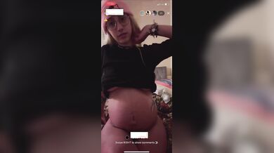 No ancora non è arrivato il latto - Biondina in live incinata