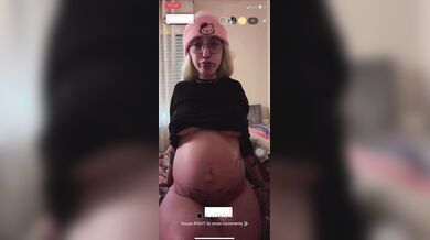 No ancora non è arrivato il latto - Biondina in live incinata