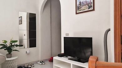 Threesome italiano FFM con due calde amiche bisex OF