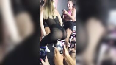 Biondina fica twerking