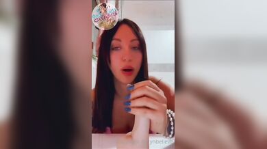 Dammelo in bacca e nelle tettone fino a venire OF