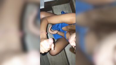 Giovane fidanzata pompino e sega