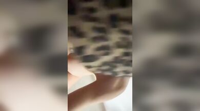 Tina succhia il cazzo all'amico