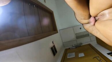 Scopata in ginocchio fino a farla squirtare