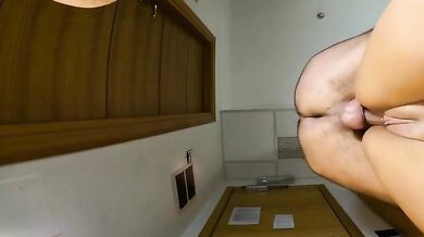 Scopata in ginocchio fino a farla squirtare