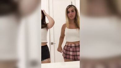 Strip in live studentesse italiane