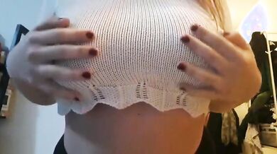 Tettona italiana si palpa e le esce