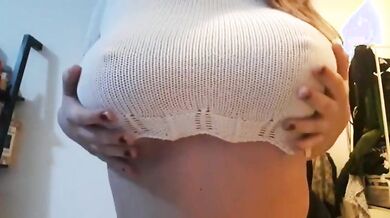 Tettona italiana si palpa e le esce