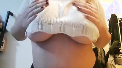 Tettona italiana si palpa e le esce