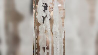 Fidanzata ripresa mentre fa la doccia