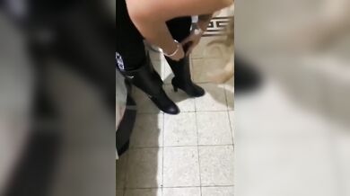 Giulia si spoglia nuda