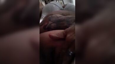 La nonna troia si masturba