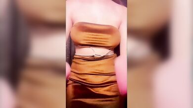 Ragazza italiana mostra la fica e le tette in live Big0