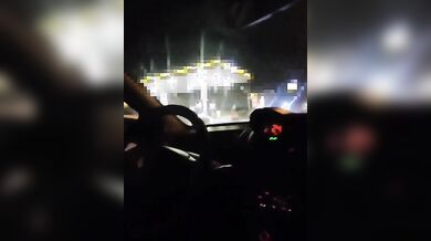 Moglie esibizionista guida in lingerie