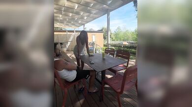 Il cornuto va in spiaggia e io mi faccio inculare da un suo amico