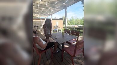 Il cornuto va in spiaggia e io mi faccio inculare da un suo amico