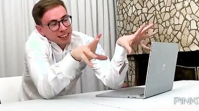 Korinha ragazza italiana tatuata scopata da ragazzo nerd