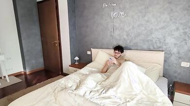 Scopo la mia sorellastra troia venendole in bocca