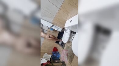 La mia donna che si fa la doccia