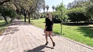 Moglie italiana zoccola esibizionismo in pubblico