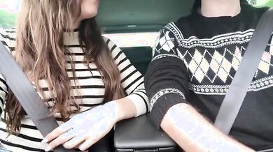 Da passaggio all'amica che si fa scopare