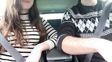 Da passaggio all'amica che si fa scopare