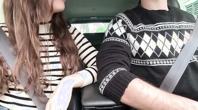 Da passaggio all'amica che si fa scopare