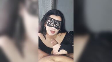 Pompino a black che le viene in bocca