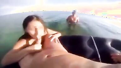 Alice succhia i cazzi al mare in vacanza