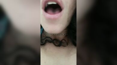 Scopando la mia puttanella con la fica pelosa