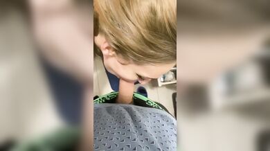 Ti piace brutto stronzo vero?