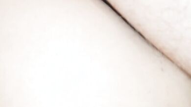 Lecco la sua fica pelosa e la chiavo