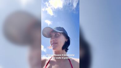 Linda Stabilini in bikini