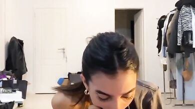 Pompino giovane fidanzata mora italiana amatoriale