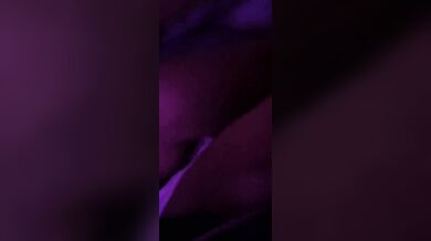 Moglie incinta di 7 mesi si masturba