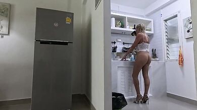 Moglie matura sarda tettona esibizionista