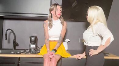 Mamma e figlia Valeria Curtis e Natasha Cool video lesbo