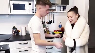 Primo appuntamento con Azzurra Eyes che mi fa un pompino