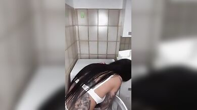 Mi è venuta un'idea tesoro - Si masturba sulla lavatrice