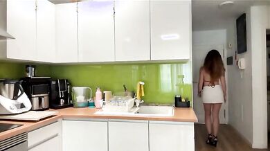 Milf non ha soldi per pagare l'idraulico e se lo scopa