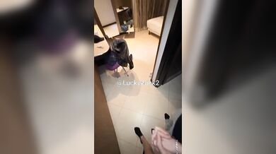 Faccio sesso in hotel con un mio fan