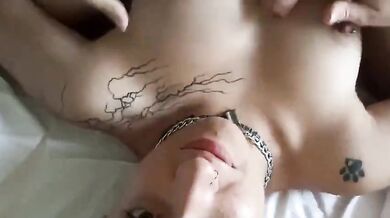 Gustoso pompino con sborrata in bocca