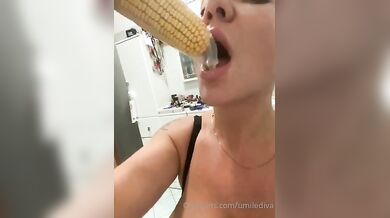 Umlediva spompina bella pannocchia e sel a infila tutta nella fica OF