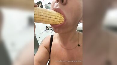 Umlediva spompina bella pannocchia e sel a infila tutta nella fica OF