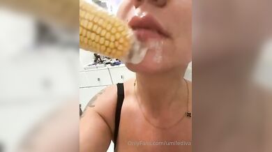 Umlediva spompina bella pannocchia e sel a infila tutta nella fica OF