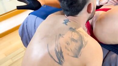 Moglie italiana spompina il cazzo del cameraman