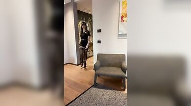 Spogliarello poliziotta sexy